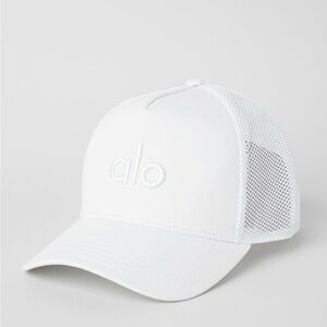 ALO Yoga White District Trucker Hat NWT